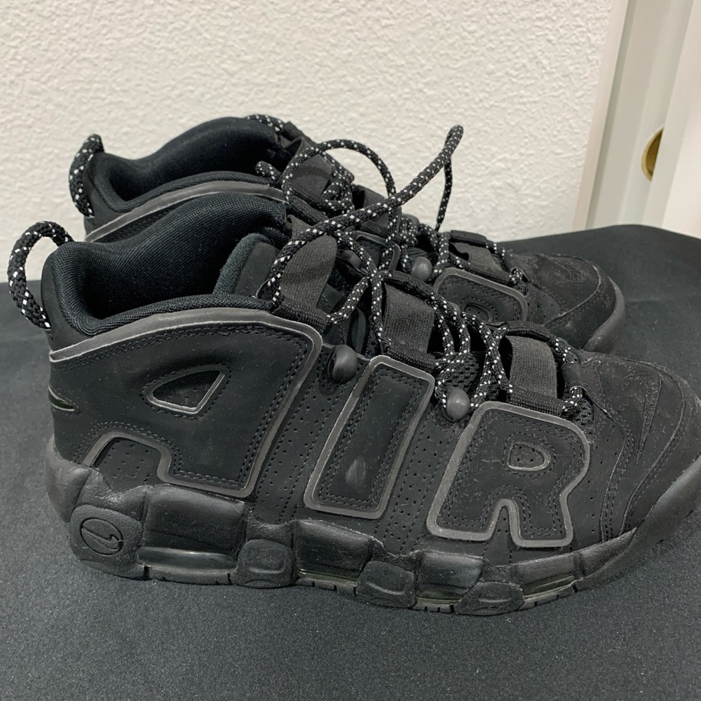 Nike Women’s Black Air Sneakers